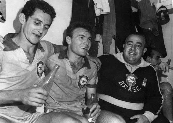 Orlando, Mazzola, and coach Vicente Feola celebrate a victory at the 1958 World Cup